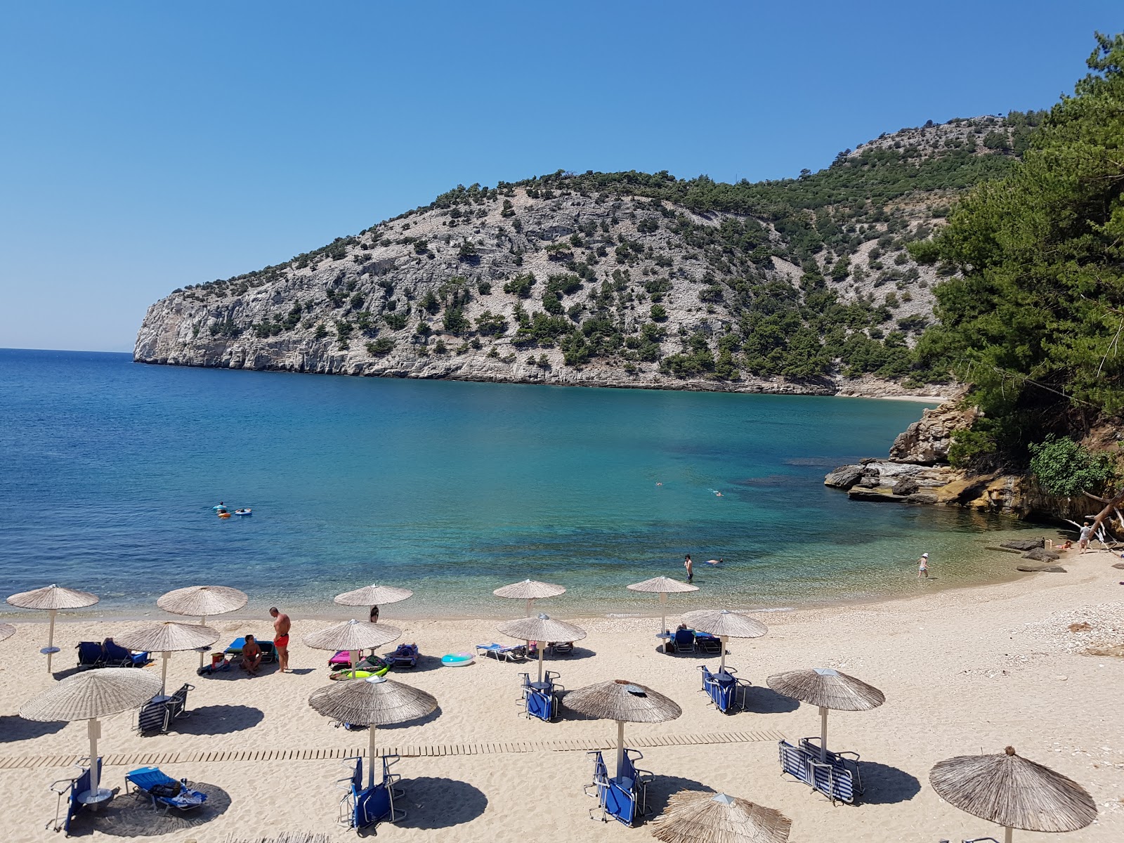 Foto av Arsanas beach med lätt fin sten yta