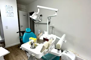 Odontología - PorQuéTanSerio? image