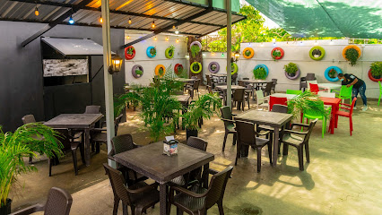 Terraza Foodtruck Park - Av. Rómulo Betancourt 2068, Santo Domingo 10114