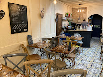 Atmosphère du Restaurant Au Comptoir Gourmand à Courseulles-sur-Mer - n°1