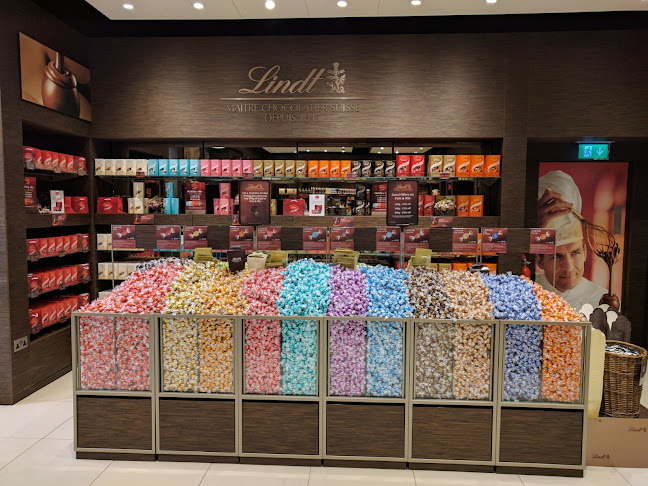 Comments and reviews of Lindt Chocolate Shop Swindon Designer Outlet
