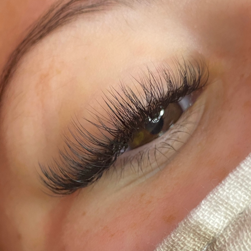 The Amira Experience - Lash Extensions