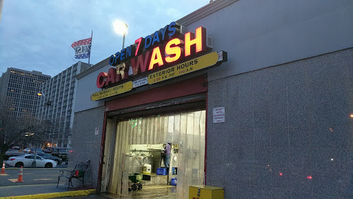 High Tech Car Wash en Newark