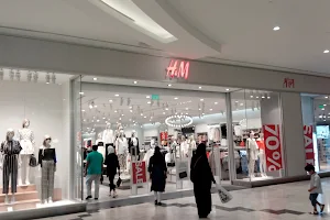 H&M image