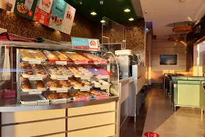 Krispy Kreme Al Hassa Hospital - كرسبي كريم مستشفى الاحساء image