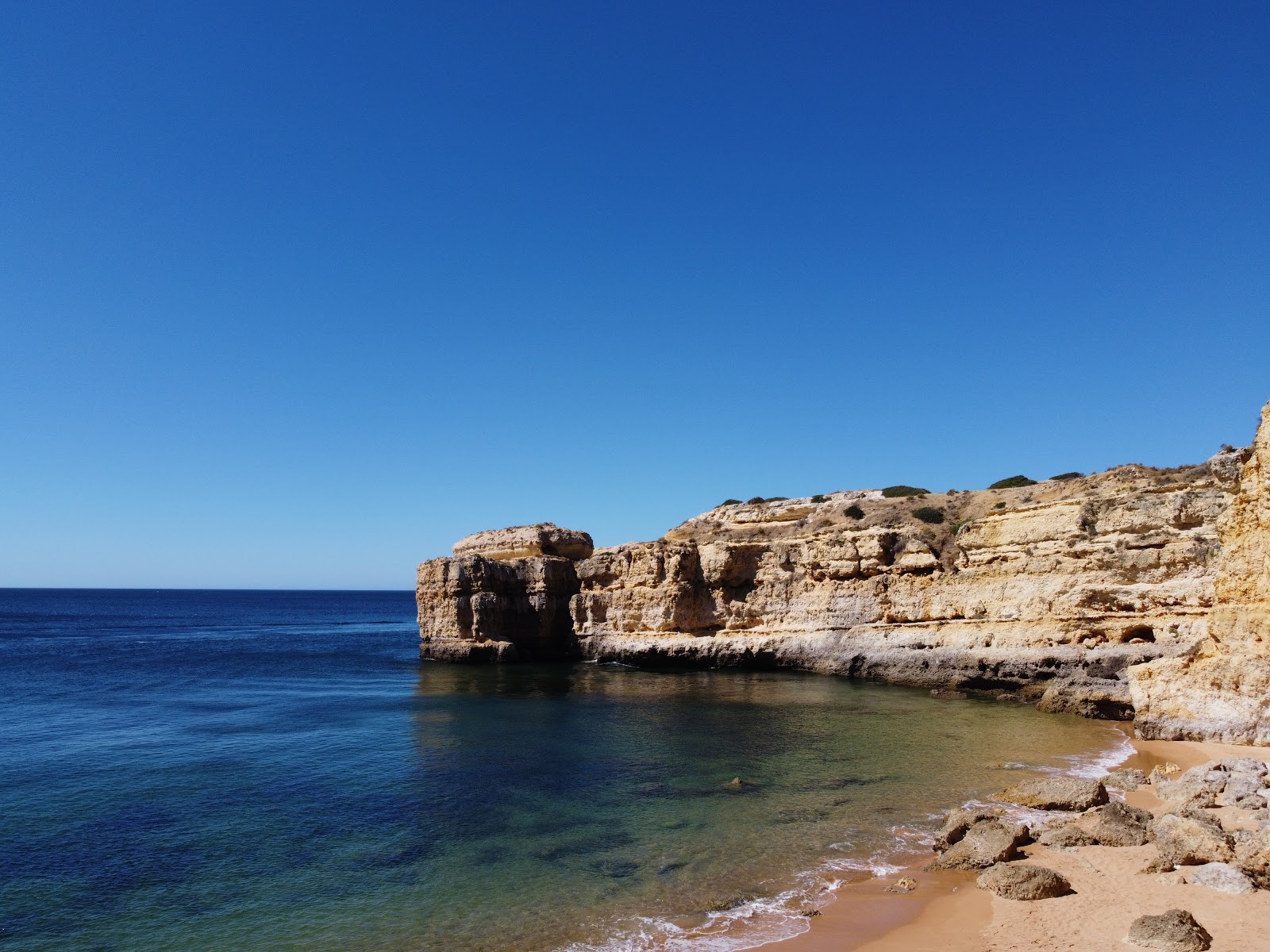Praia da Ponta Grande'in fotoğrafı doğal alan içinde bulunmaktadır