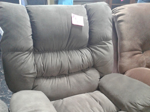 Flea Market «Springfield Flea Market & Gifts», reviews and photos, 1325 E Trafficway St, Springfield, MO 65802, USA