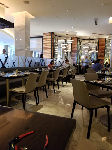 Shopping Mall «Fontainebleau Shops», reviews and photos, 4441 Collins Ave, Miami Beach, FL 33140, USA