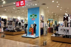 UNIQLO LOTTE SHOPPING AVENUE Jakarta Selatan image