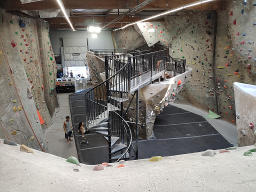 Rock Climbing Gym «Hangar 18 Indoor Climbing Gym - South Bay», reviews and photos, 4926 W Rosecrans Ave, Hawthorne, CA 90250, USA