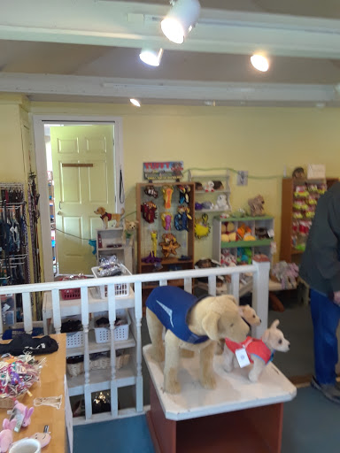 Pet Supply Store «Puppy Love By the Sea», reviews and photos, 271 N Hemlock St, Cannon Beach, OR 97110, USA