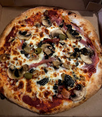 Plats et boissons du Pizzas à emporter La Perla Pizzeria - La Rochelle - n°5