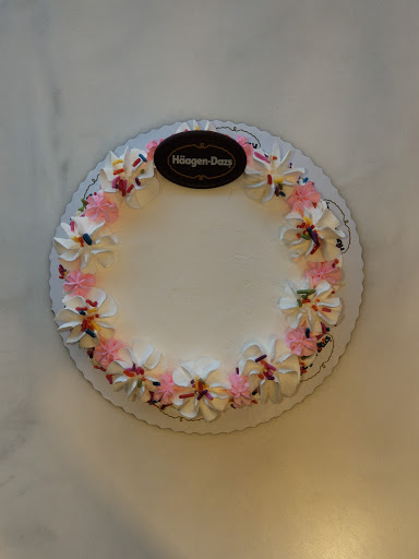 Ice Cream Shop «Häagen-Dazs® Ice Cream Shop», reviews and photos, 22 E Ridgewood Ave, Ridgewood, NJ 07450, USA