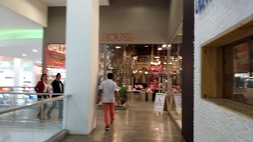 Los Molinos Shopping Center