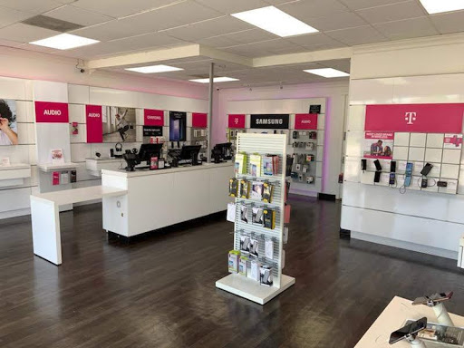 Cell Phone Store «T-Mobile», reviews and photos, 6311 Old FM 1488 Rd, Magnolia, TX 77354, USA