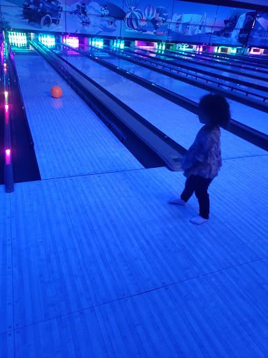 Bowling Alley «Lenawee Recreation Bowling Center», reviews and photos, 520 College Ave, Adrian, MI 49221, USA