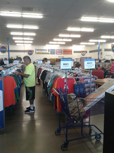 Thrift Store «Higley & Queen Creek Goodwill Retail Store & Donation Center», reviews and photos, 4570 S Higley Rd, Gilbert, AZ 85297, USA