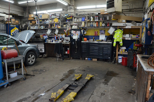 Auto Repair Shop «Dodge St Tire & Auto», reviews and photos, 605 N Dodge St, Iowa City, IA 52245, USA