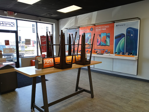 Telecommunications Service Provider «Boost Mobile Store by Wireless X», reviews and photos, 228 S Larkin Ave, Joliet, IL 60436, USA