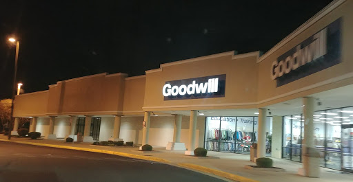 Thrift Store «Goodwill Lynnhaven Retail Store», reviews and photos, 600 S Lynnhaven Rd, Virginia Beach, VA 23452, USA