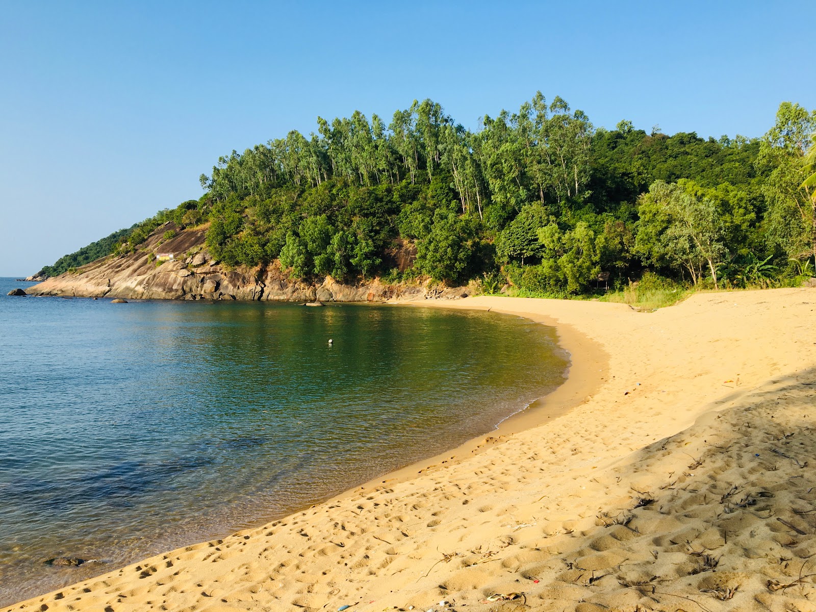 Φωτογραφία του Cat Vang Beach παροχές περιοχής