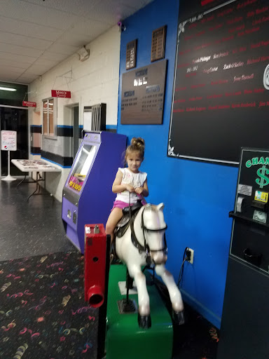 Bowling Alley «Gary Center Bowl», reviews and photos, 1118 N Market St, Paris, TN 38242, USA