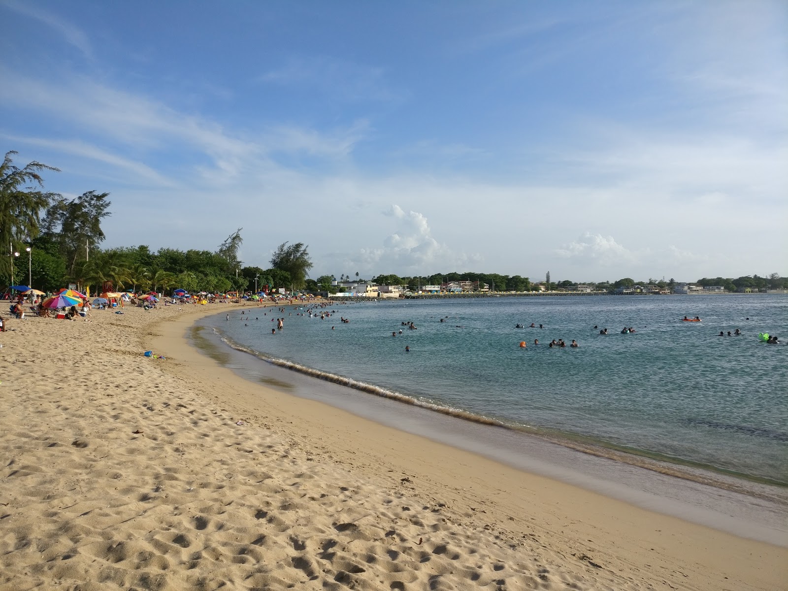 Fotografie cu Playa Puerto Nuevo zonele de facilități