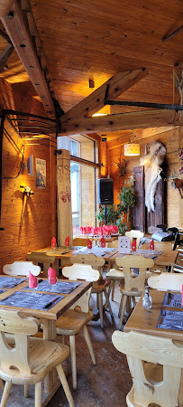 Atmosphère du Restaurant L'ours Blanc à Molines-en-Queyras - n°4