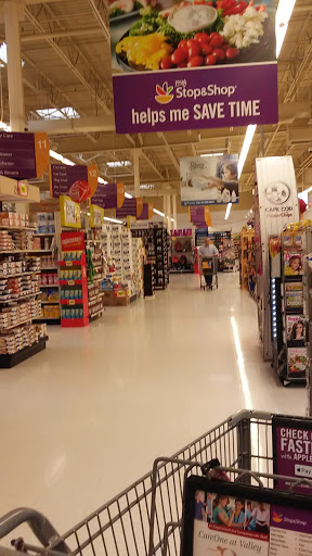 Grocery Store «Super Stop & Shop», reviews and photos, 600 Kinderkamack Rd, Emerson, NJ 07630, USA