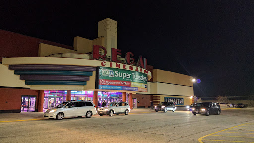 Movie Theater «Regal Cinemas Round Lake Beach 18», reviews and photos, 550 E Rollins Rd, Round Lake Beach, IL 60073, USA