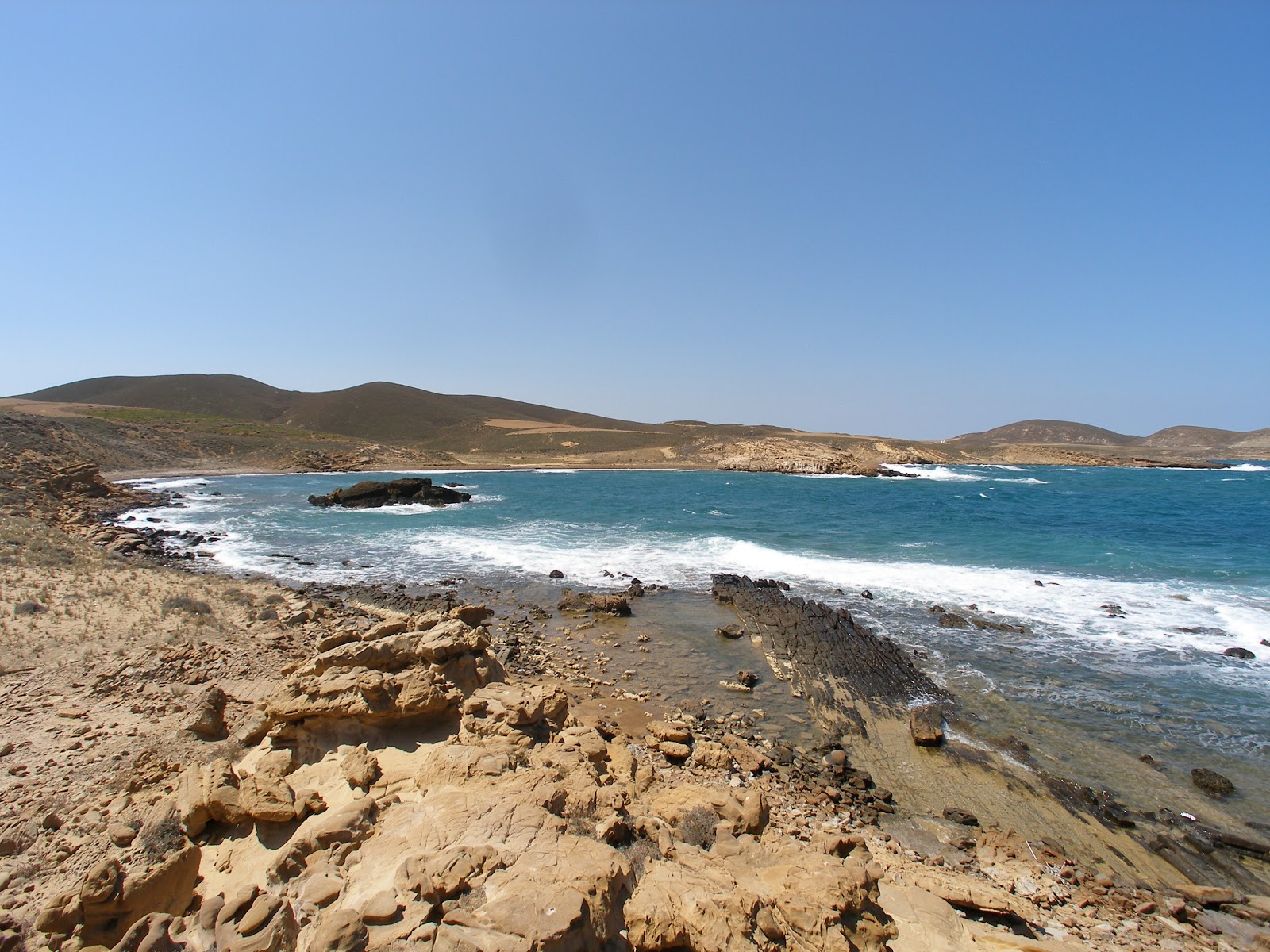 Faraklou Park beach'in fotoğrafı geniş ile birlikte