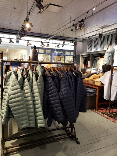 Clothing Store «Hollister Co.», reviews and photos, 282 Garden State Plaza Blvd, Paramus, NJ 07652, USA