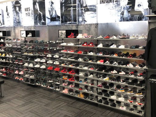 Shoe Store «Hibbett Sports», reviews and photos, 11131 Fondren Rd, Houston, TX 77096, USA