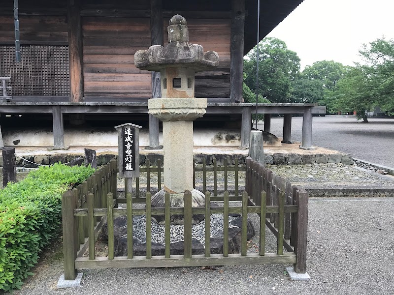 道成寺型灯籠