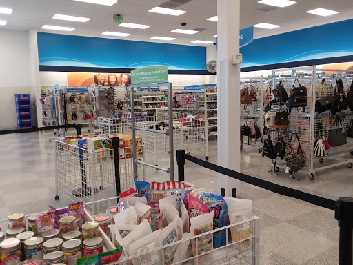 Clothing Store «Ross Dress for Less», reviews and photos, 20 N West End Blvd, Quakertown, PA 18951, USA