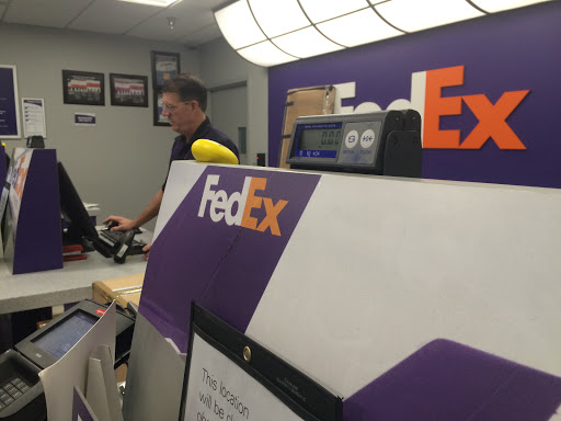 Shipping and Mailing Service «FedEx Ship Center», reviews and photos, 924 Florida Central Pkwy, Longwood, FL 32750, USA