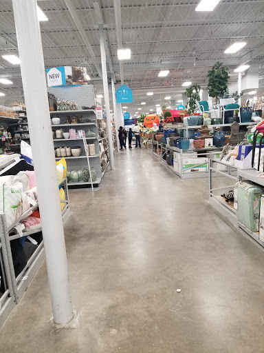 Shopping Mall «Dedham Mall», reviews and photos, 300 Providence Hwy, Dedham, MA 02026, USA