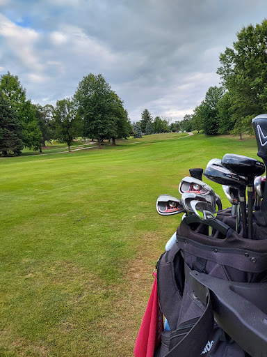 Golf Driving Range «Painesville Country Club», reviews and photos, 84 Golf Dr, Painesville, OH 44077, USA