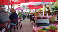 Atmosphère du La Fontaine Café Restaurant à Montgesoye - n°2