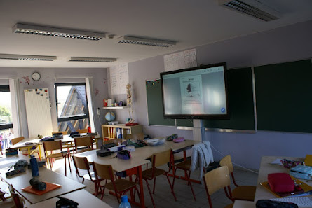 École communale de Rosseignies Rue de Petit-Roeulx 25, 6230 Pont-à-Celles, Belgique