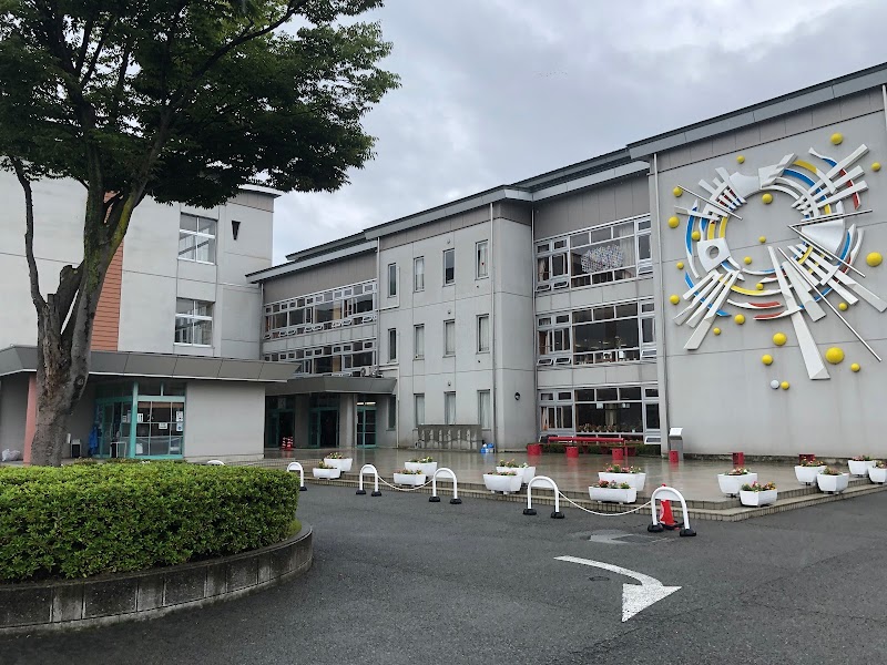 韮崎市立韮崎東中学校