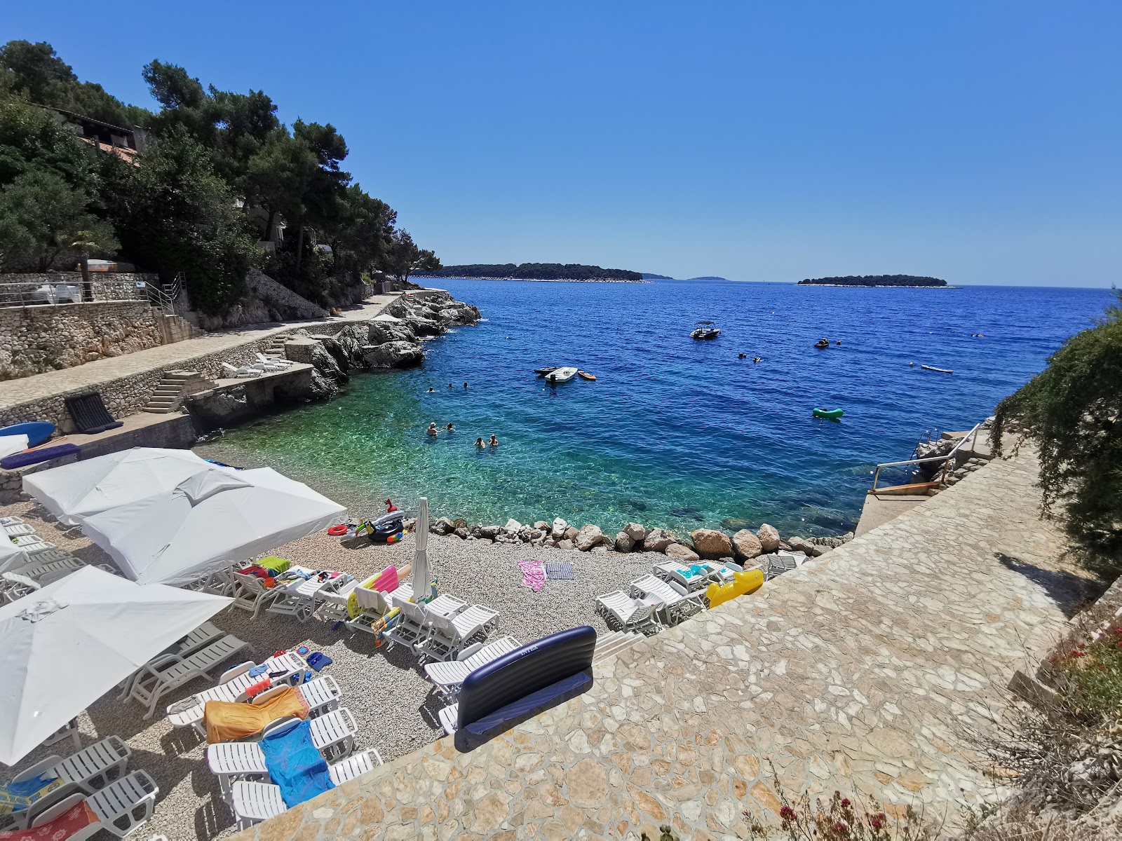 Foto von Tepli Bok Beach mit graue kiesel Oberfläche