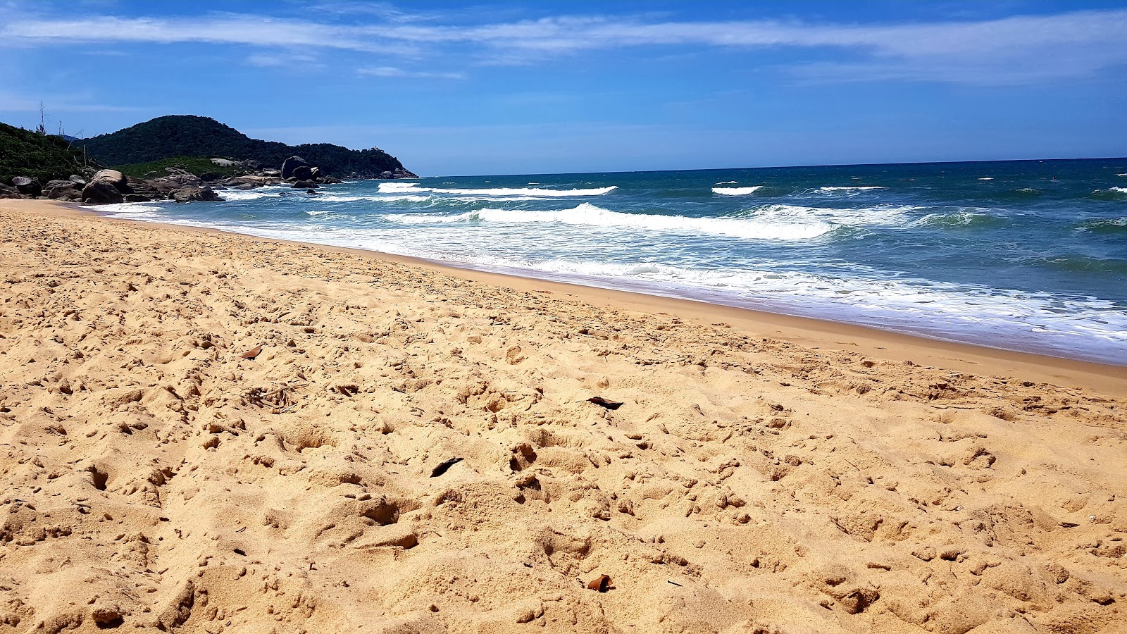 Valokuva Praia da Ilhota IIista. - suosittu paikka rentoutumisen tuntijoille