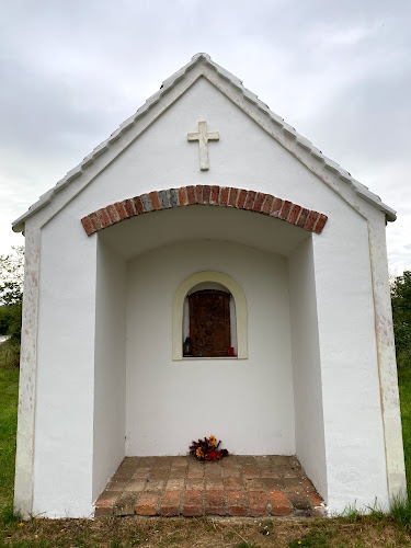Kaplička na rozcestí - Kostel
