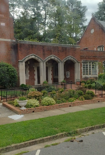 Church of the Holy Comforter Food Pantry – Please see website for hours.