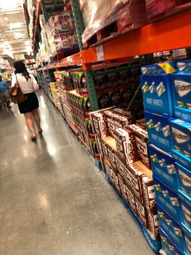Warehouse store «Costco Wholesale», reviews and photos, 21800 Victory Blvd, Woodland Hills, CA 91367, USA