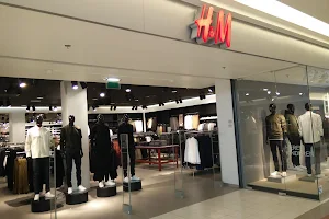 H&M image