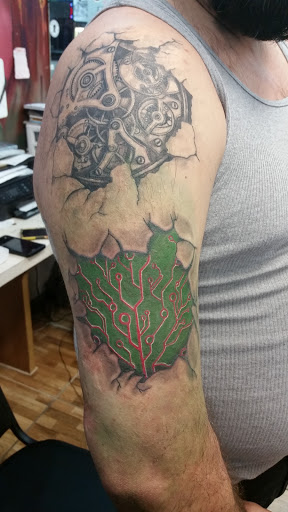 Tattoo Shop «Chi-Town Effects Tattoo», reviews and photos, 419 S Lake St, Aurora, IL 60506, USA