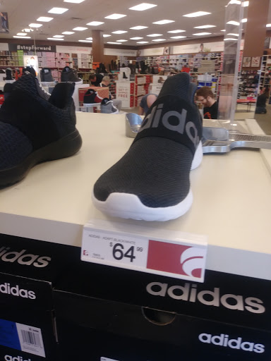 Shoe Store «Famous Footwear», reviews and photos, 1140 Harter Pkwy, Yuba City, CA 95993, USA