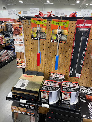 Sportsmans Warehouse image